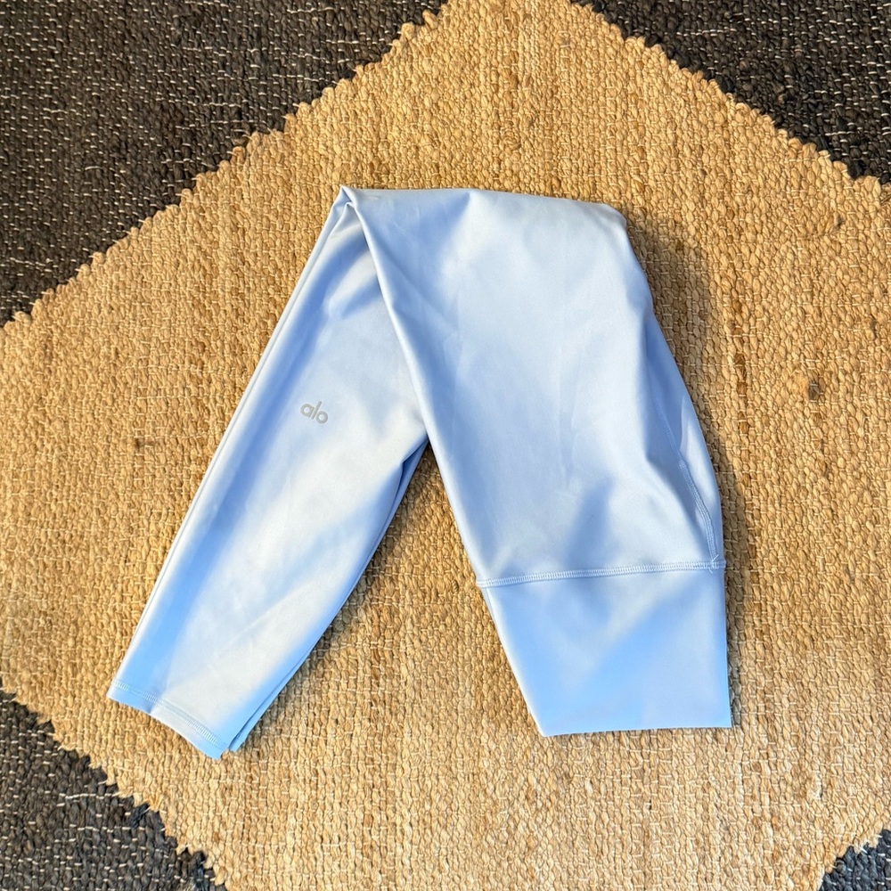 Alo yoga leggings in baby blue